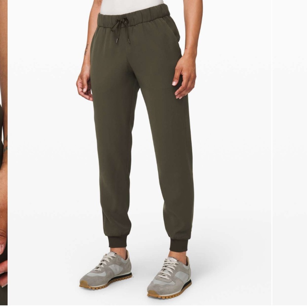 LULULEMON on the fly joggers, worn only a few times amazing condition!!
